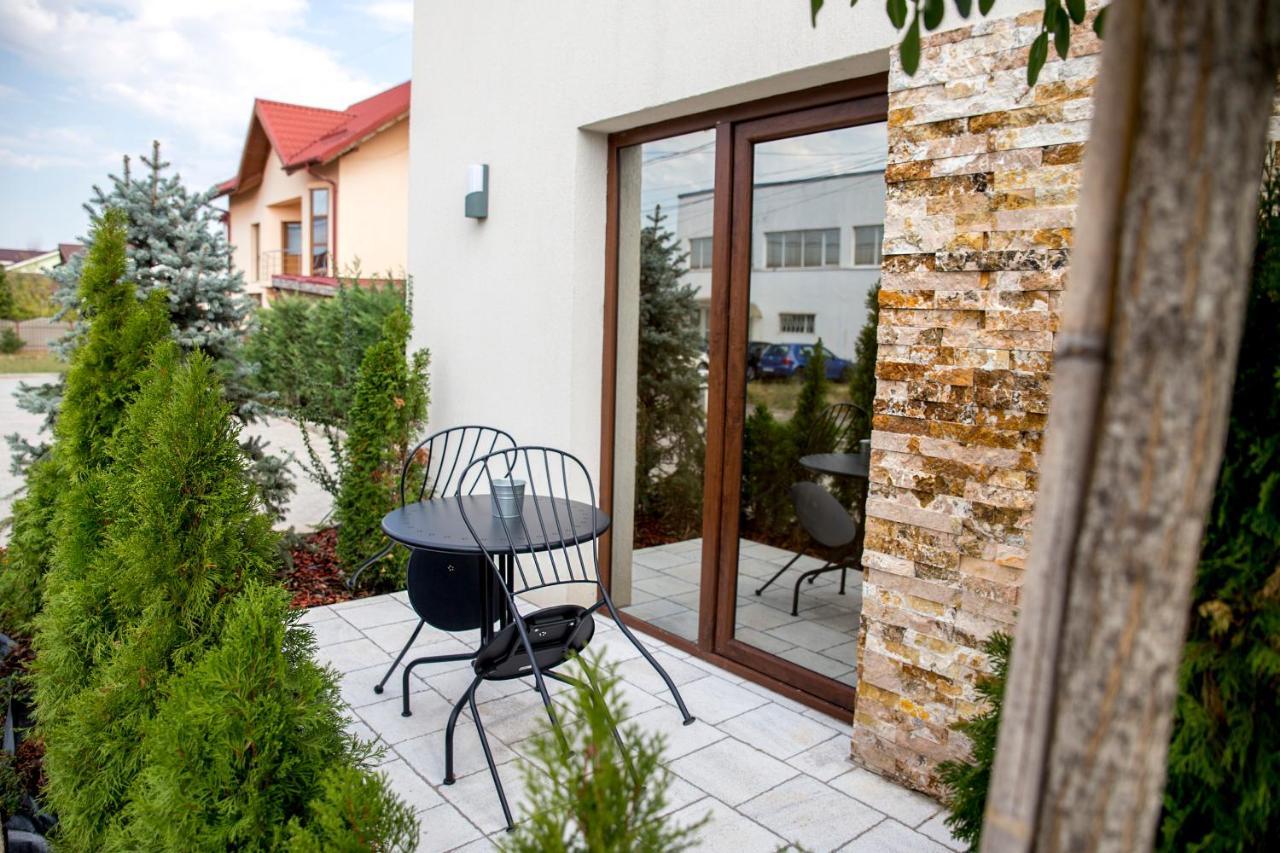 Hotel Yarus Plus Ploiesti Bagian luar foto