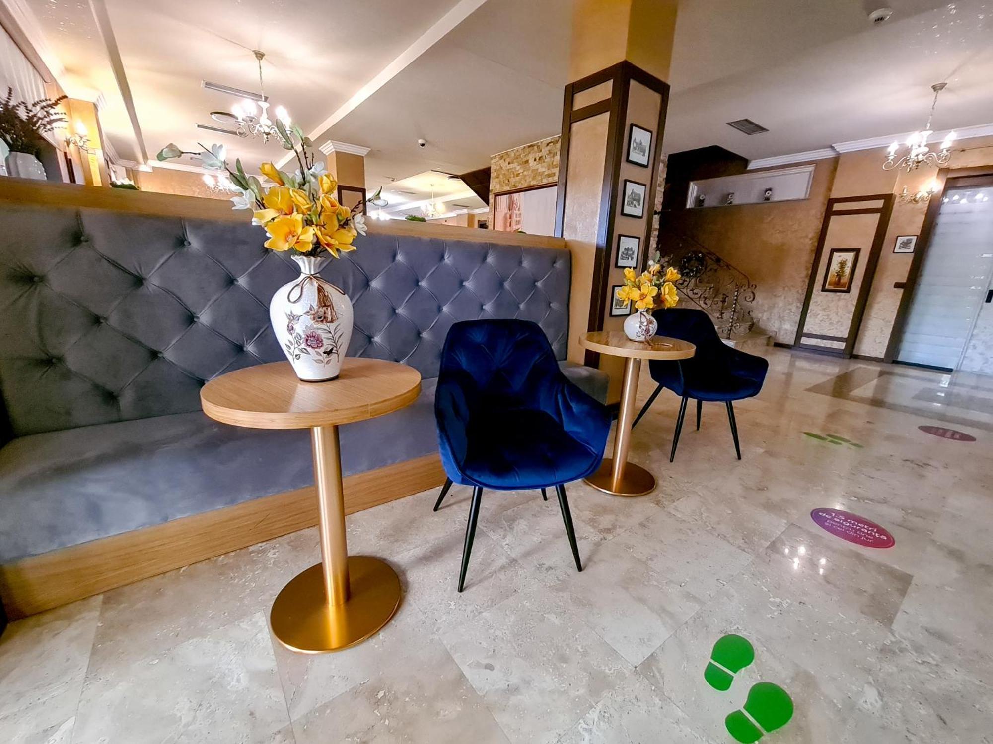 Hotel Yarus Plus Ploiesti Bagian luar foto