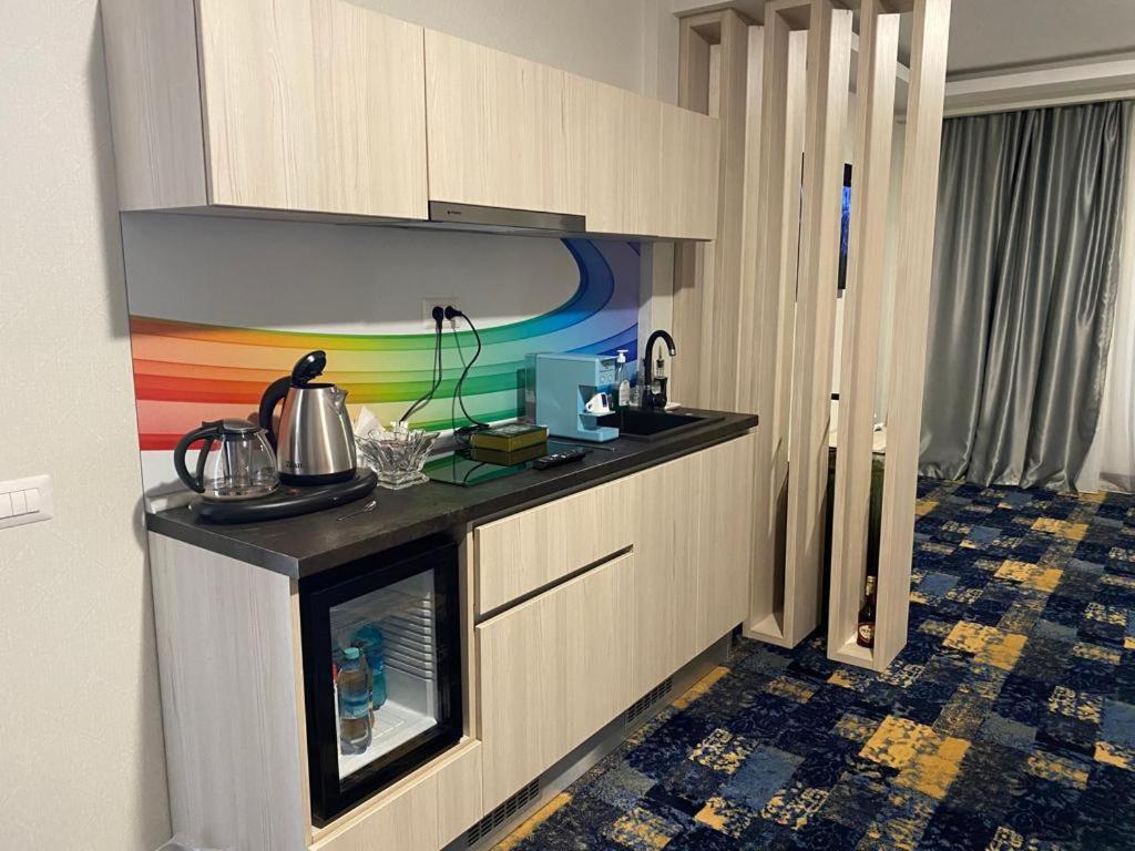 Hotel Yarus Plus Ploiesti Bagian luar foto