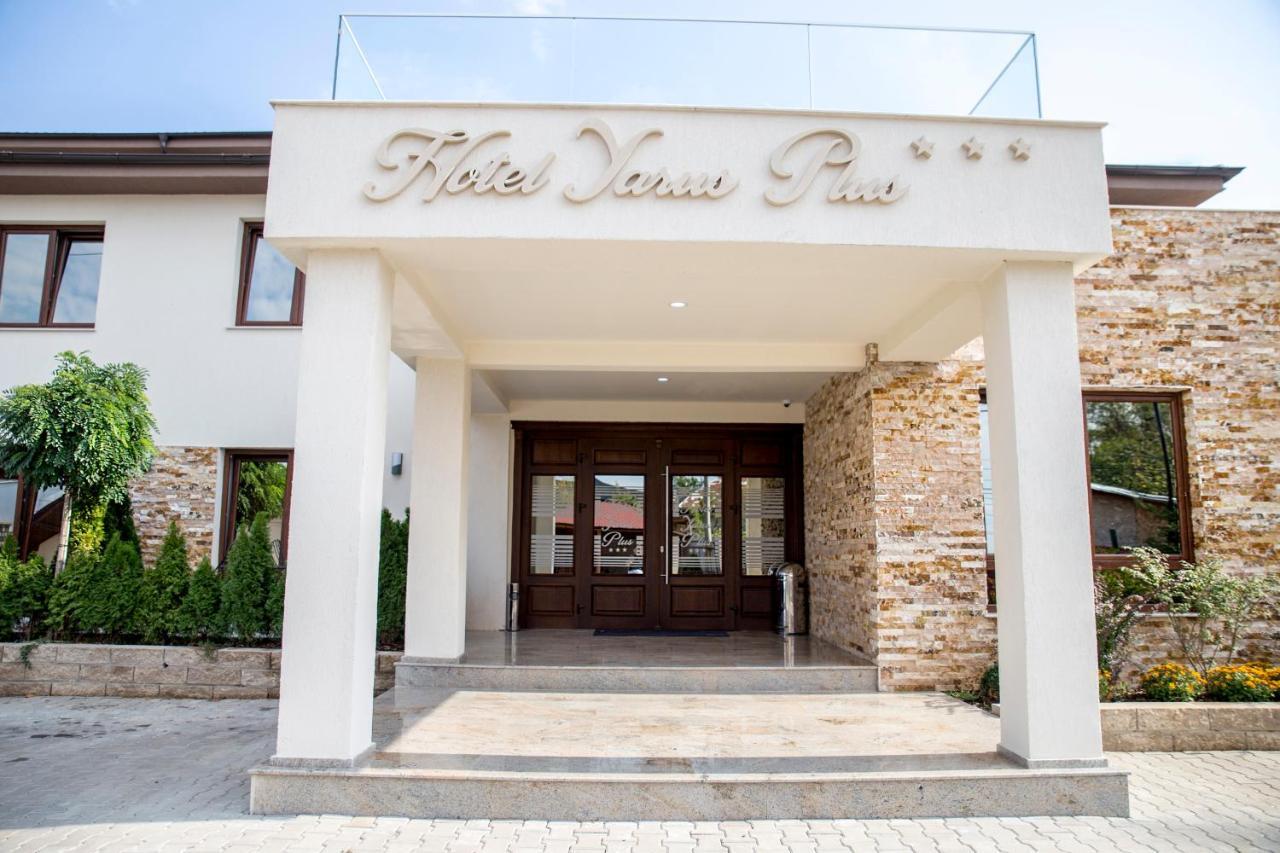 Hotel Yarus Plus Ploiesti Bagian luar foto