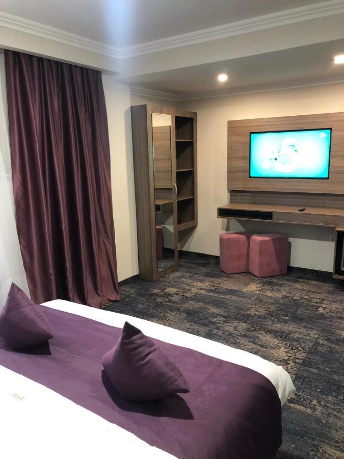 Hotel Yarus Plus Ploiesti Bagian luar foto