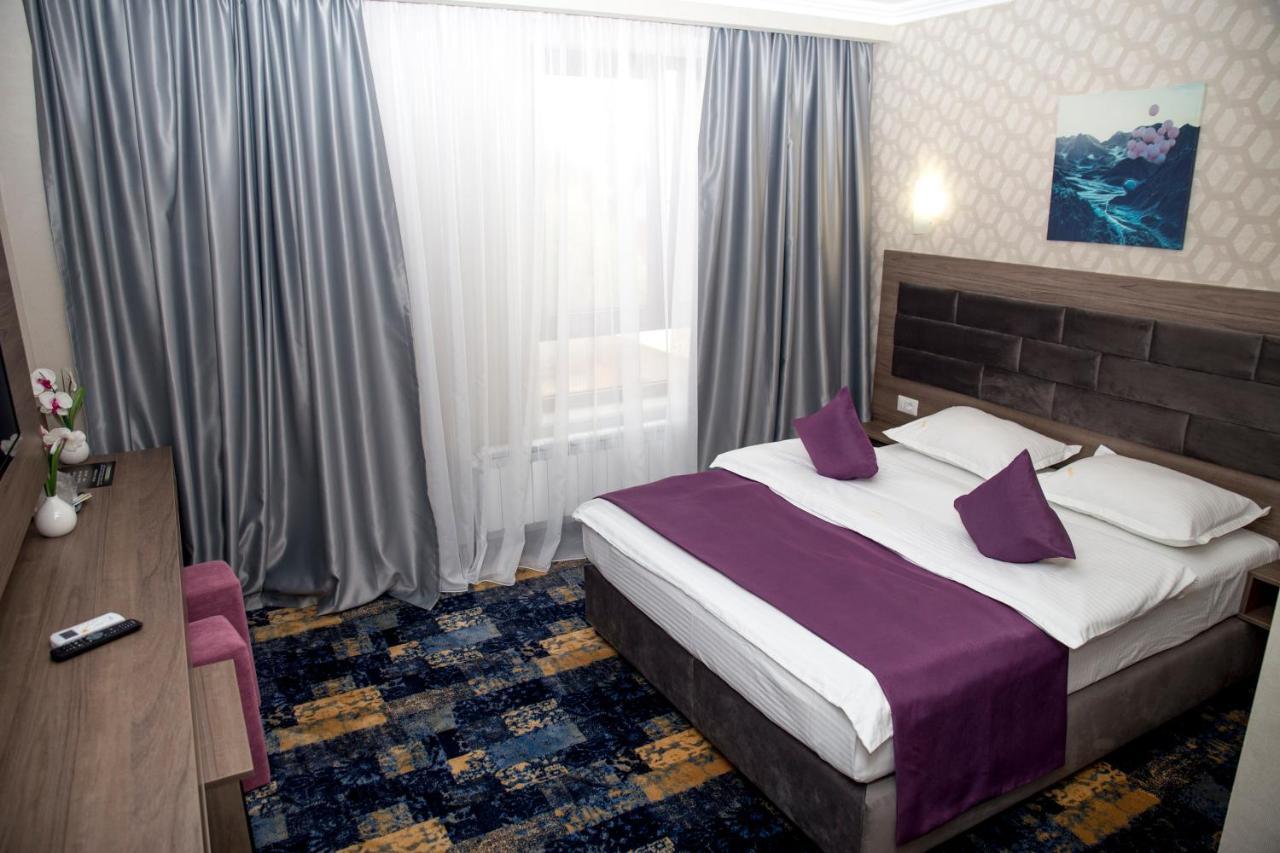 Hotel Yarus Plus Ploiesti Bagian luar foto