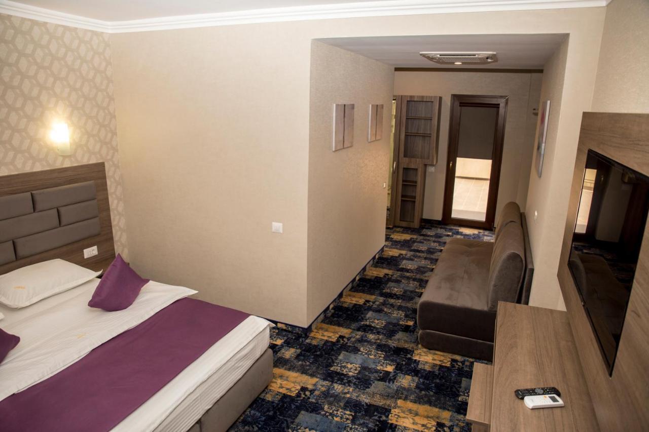 Hotel Yarus Plus Ploiesti Bagian luar foto