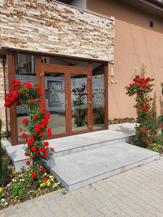 Hotel Yarus Plus Ploiesti Bagian luar foto